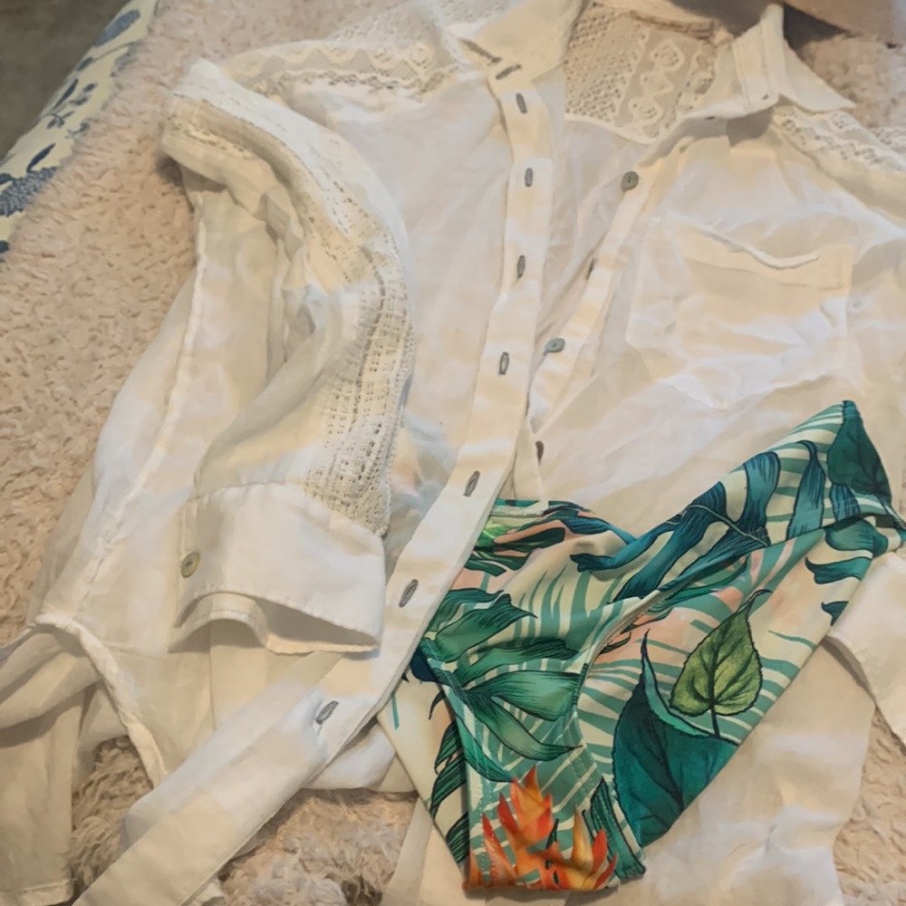 Anthro🌟 Holding horses white button down sheer shirt size medium - Picture 4 of 4